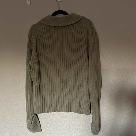 Rustic Green Sweater - Picture 3 of 3